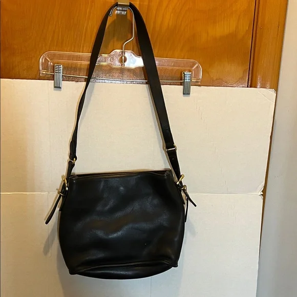 Coach Vintage Elegant Black Leather Shoulder Bag - Picture 1 of 16